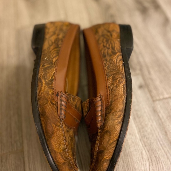 Weejuns suede with lace print loafer - Picture 4 of 5